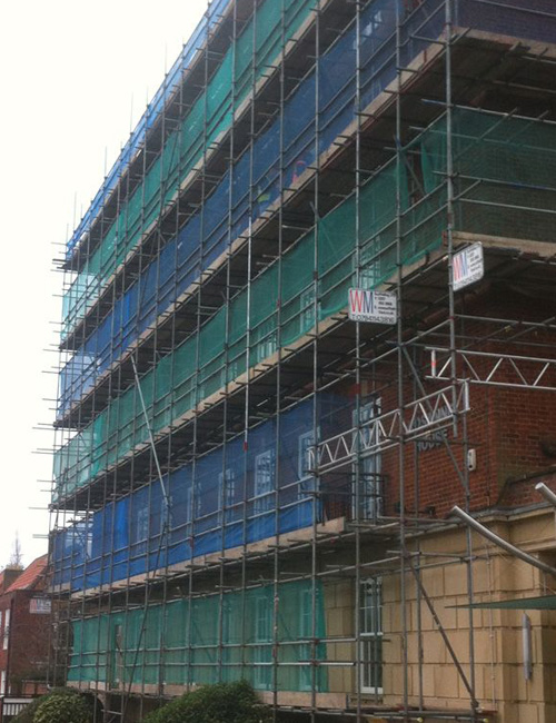 Birdcage scaffolding providing a broad elevated working platform